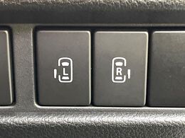 【両側パワースライドドア】スマートキーや運転席のスイッチで後席両側スライドドアの開閉が可能♪電動だから力を入れてドアを開ける必要が無く、小さなお子様でも簡単に開け閉めでき快適です♪