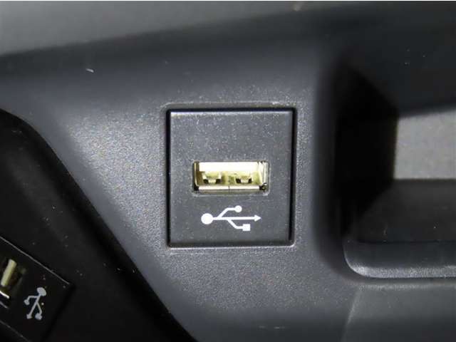 USB端子を装備しております。