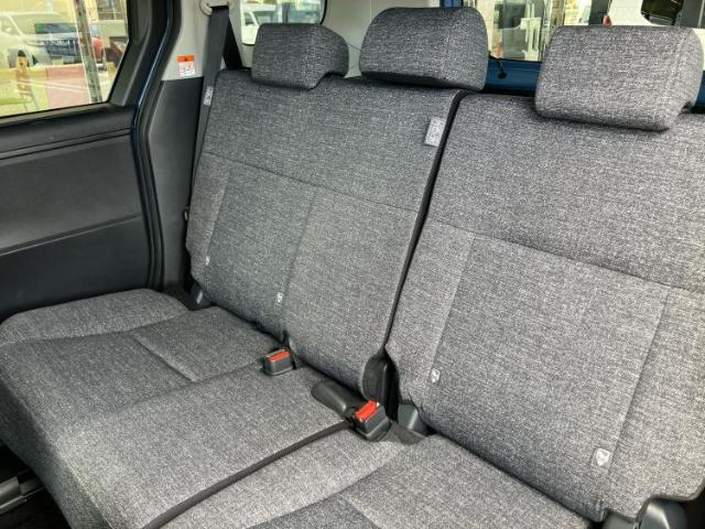 WECARSでは各商談席に大型モニターをご用意しております！見やすい大画面でゆったりと全国の在庫をご覧いただけます！是非ご来店お待ちしております！