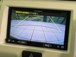 【バックカメラ】駐車時に後方がリアルタイム映像で確認できます。大型商業施設や立体駐車場での駐車時や、夜間のバック時に大活躍！運転スキルに関わらず、今や必須となった装備のひとつです！