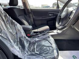 【運転席】座り心地が良いシートなので長時間の運転でも快適にお過ごしいただけます。新品のフロアマットのご注文も可能です。掲載箇所以外にご希望の写真がございましたらお気軽にお問い合わせ下さい。