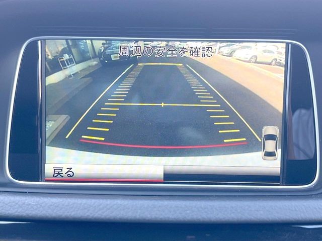 ●ガイドライン付きバックカメラ：不安な駐車もこれで安心！ガイドライン付きなので狭い箇所での駐車もラクラクです！