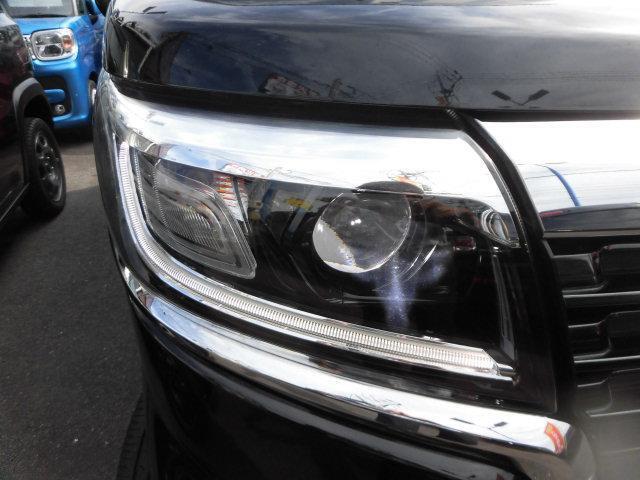 LEDヘッドライトです！暗くなった時に明るく照らしてくれるので安心して運転していただけます☆