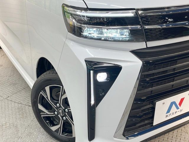 【LEDヘッドライト】悪天候や夜間走行時も良好な視界を確保し安心して運転できる高輝度LEDヘッドライトを装備！点灯速度が早く、消費電力も抑えられています。
