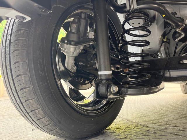 お車を安心してお乗りいただく為には、足回りの定期点検が欠かせません。サービスサポート（有償保証）では無料点検もご提供しており、安心のカーライフをお過ごしいただけるサポート体制が整っています。