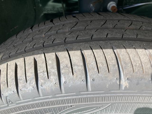 タイヤの溝もしっかりと残っています。