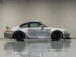 ボディカラーはGTシルバーメタリック。まだまだお客様好みのカスタムも可能です。