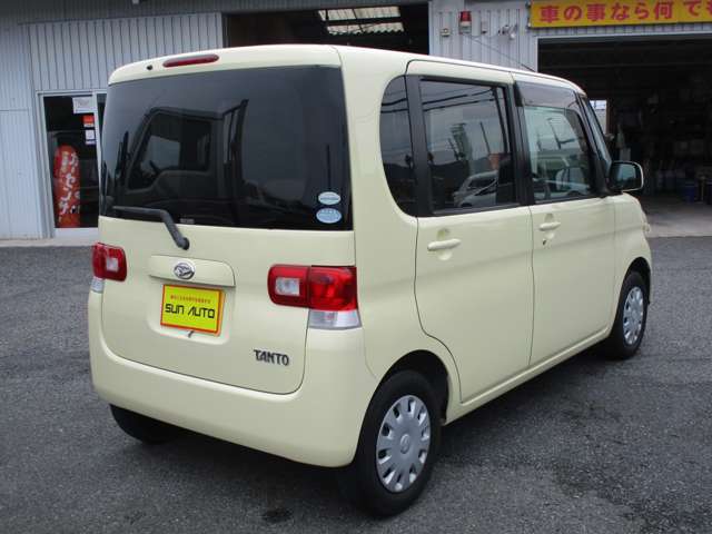 記載の総額は「岡山県内納車」する場合の金額です。県外の方は申し訳ありませんが「車体のみの現状販売」とさせて頂きます。当店が頂くのは車代+リサイクル料です。お客様で車検・名義登録・引取りなどお願いします