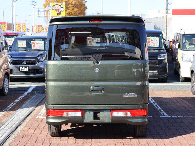 車体後方に障害物センサーついています。運転をサポートしてくれます。