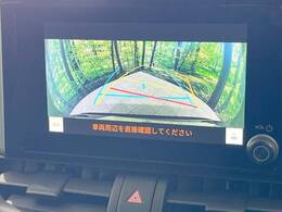 【バックカメラ】駐車時に後方がリアルタイム映像で確認できます。大型商業施設や立体駐車場での駐車時や、夜間のバック時に大活躍！運転スキルに関わらず、今や必須となった装備のひとつです！