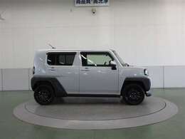 大自然の中でも、街中でも映えるタフでスクエアなスタイル。