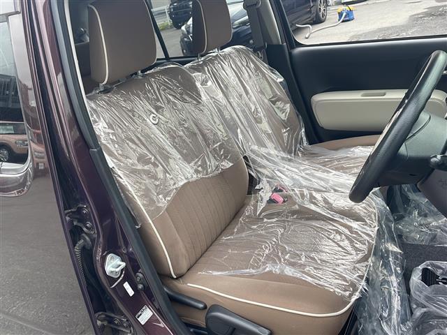 【運転席】座り心地が良いシートなので長時間の運転でも快適にお過ごしいただけます。新品のフロアマットのご注文も可能です。掲載箇所以外にご希望の写真がございましたらお気軽にお問い合わせ下さい。