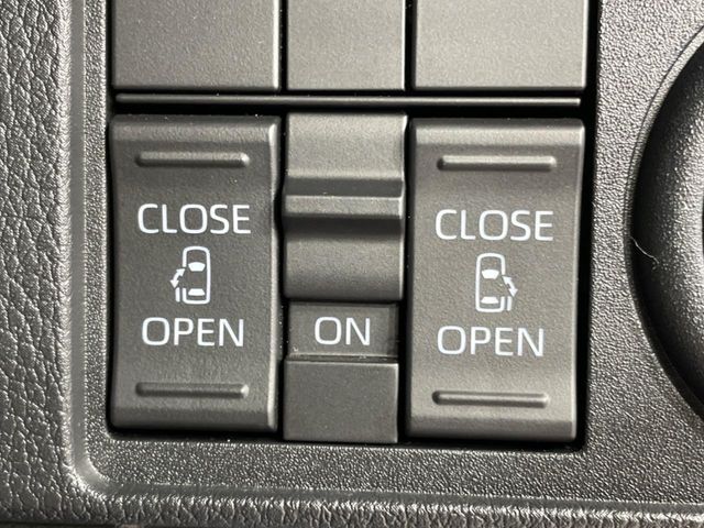 【両側パワースライドドア】スマートキーや運転席のスイッチで後席両側スライドドアの開閉が可能♪電動だから力を入れてドアを開ける必要が無く、小さなお子様でも簡単に開け閉めでき快適です♪