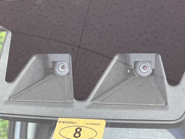 【スマートアシスト】走行中に前方の車両等を認識し、衝突しそうな時は警報とブレーキで衝突回避と被害軽減をアシスト。より安全にドライブをお楽しみいただけます。