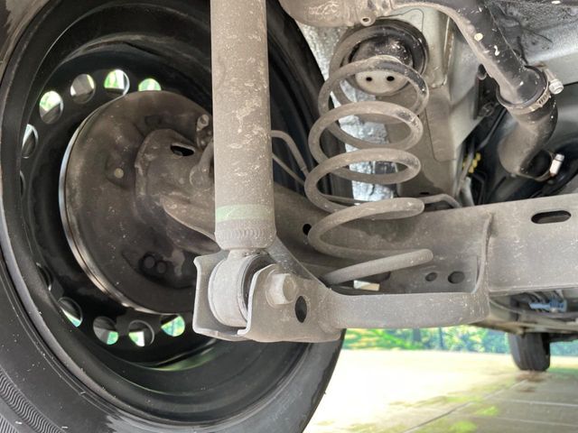お車を安心してお乗りいただく為には、足回りの定期点検が欠かせません。サービスサポート（有償保証）では無料点検もご提供しており、安心のカーライフをお過ごしいただけるサポート体制が整っています。