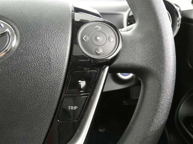 【ステアリングスイッチ】ハンドルから手を離さずに、操作が出来るスイッチです。（現車でのご確認をお願い致します）