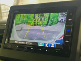 【バックカメラ】駐車時に後方がリアルタイム映像で確認できます。大型商業施設や立体駐車場での駐車時や、夜間のバック時に大活躍！運転スキルに関わらず、今や必須となった装備のひとつです！