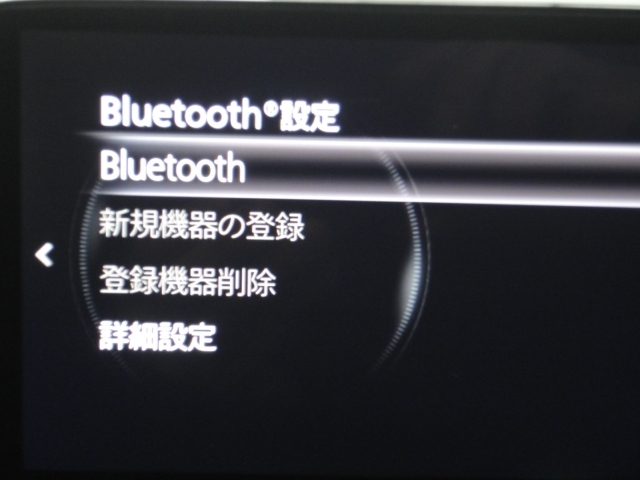 Bluetoothに接続することで、スマートフォンに入っている音楽アプリを車内で楽しめたり、通話が出来ます♪