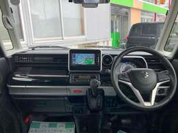 メーターやシフトレバー、スイッチ位置など運転席回りの配置はしっくりいきたいものですね！まずは座ってチェックしてみてください♪