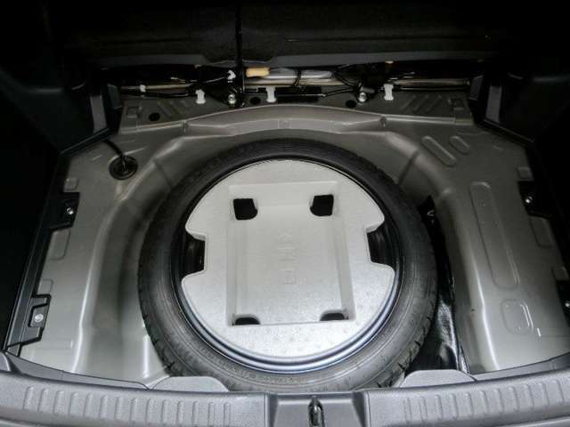 安心と安全を装備しよう！取付け可能な車種の中古車に踏み間違い加速制御システムをつけられます♪