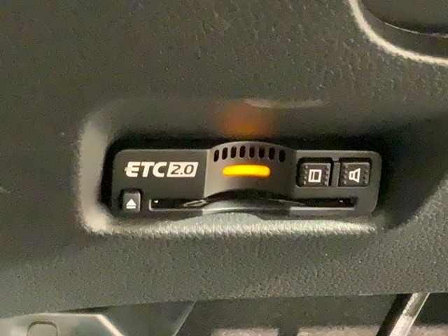 いまや快適なカーライフに欠かせないETCが付いています。
