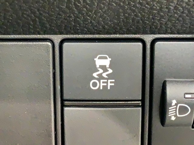 横滑り防止装置がついています。いざという時に安心ですね。