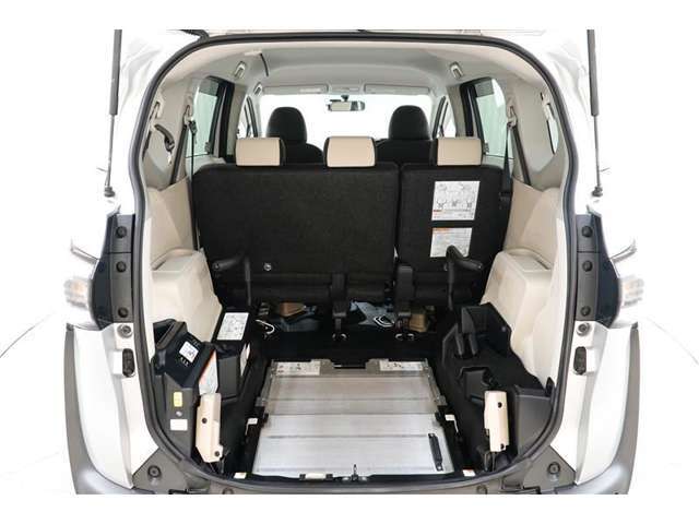 ゆとりのあるラゲッジルーム♪