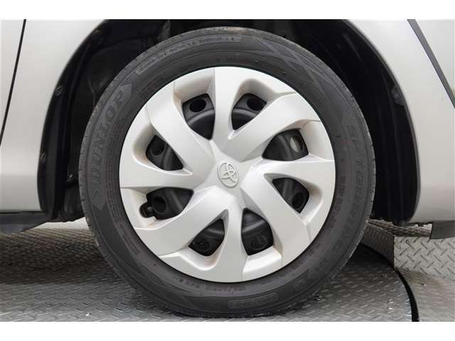 スタイリッシュな純正ホイールキャップで毎日のお出かけが楽しくなりますね！