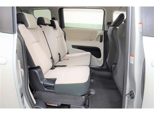 広い足元空間でゆったり乗車出来ます！