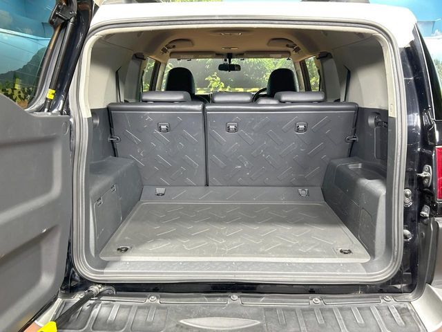 積み下ろしのしやすいデッキにはたっぷりと荷物を積み込んでいただけます。遊びから仕事まで、様々なシーンで頼れます♪