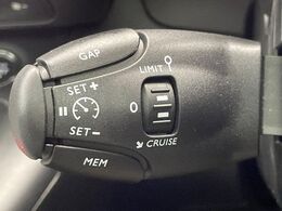 ●レーダークルーズコントロール：前の車との車間距離を一定にとりつつ、一定速度で自動走行してくれる次世代のクルーズコントロール！主に高速道路や自動車専用道路で使用する便利な機能です！