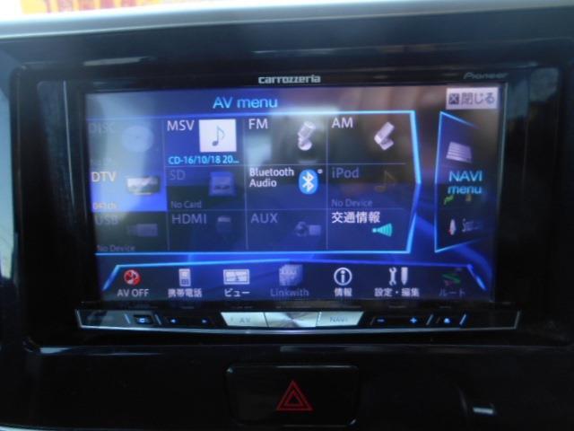 メモリータイプのナビゲーションが装着されております。検索スピードが早いのが特徴で、行動の幅を広げてくれる便利な装備ですね。