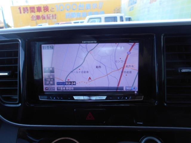 メモリータイプのナビゲーションが装着されております。検索スピードが早いのが特徴で、行動の幅を広げてくれる便利な装備ですね。