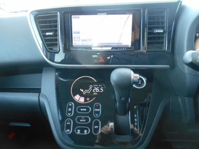 操作性良好のシフトレバー。