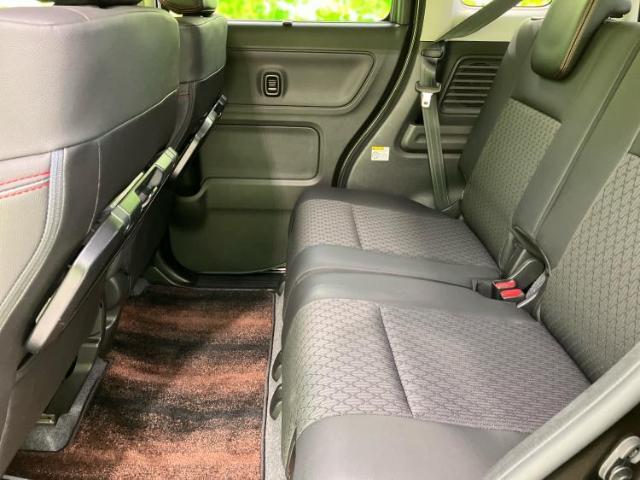 WECARSでは各商談席に大型モニターをご用意しております！見やすい大画面でゆったりと全国の在庫をご覧いただけます！是非ご来店お待ちしております！