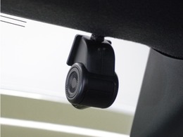 ◆ドライブレコーダー◆映像・音声などを記録する自動車用の装置です。　もしもの事故の際の記録はもちろん、旅行の際の思い出としてドライブの映像を楽しむことができます。