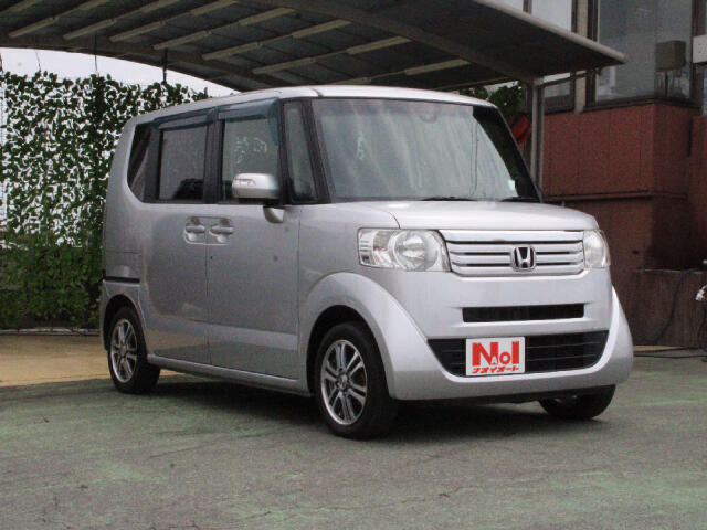 「当社のこだわり」☆全車事故歴無し（日本査定協会基準）　☆全車8万キロ以内の良質車（メーター管理システム基準）　☆全車保証付き（国の認定工場での整備）快適なカーライフをお過ごしください♪