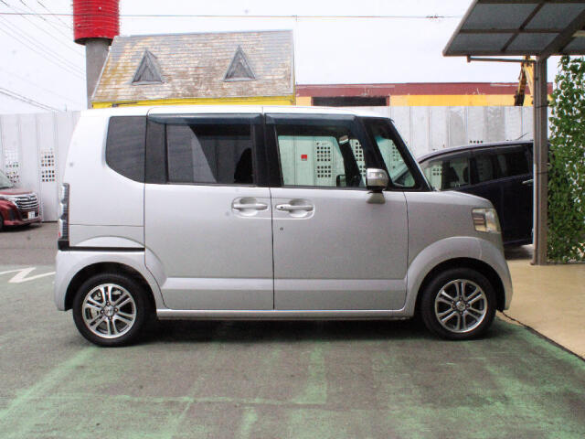 「当社のこだわり」全車8万キロ以内の良質車。走行距離はお車のバロメーターです。当社では8万キロ以上のお車は展示しておりません。なおかつ、メーター管理システムで不正メーターは1台もありません。