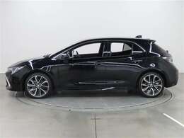 内外装に加えエンジンルームを徹底クリーニングする「まるまるクリーニング」を実施済み！