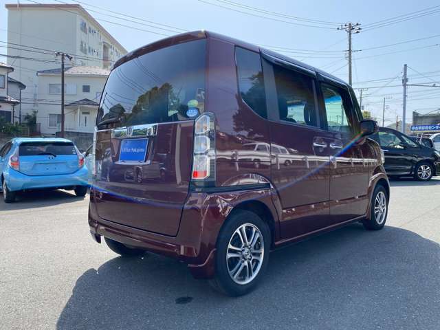 当店では一台一台丁寧にしっかりとルームクリーニングを行っております。またご納車の前にも再度この作業を行います。内装はもちろん外装もピカピカな状態でご納車できるよう心がけております！