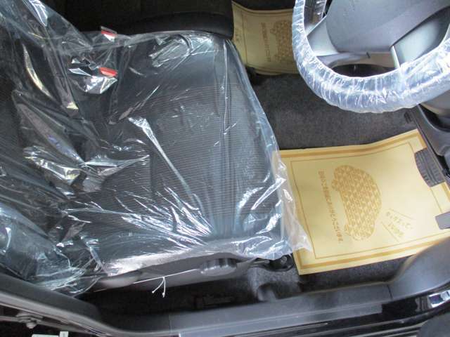 もちろん室内のクリーニングもしっかりと行います！専用スチーマーでシートの汚れはもちろん車内の臭いも取り除きます。綺麗な室内はやっぱり気持ちがいいですね☆