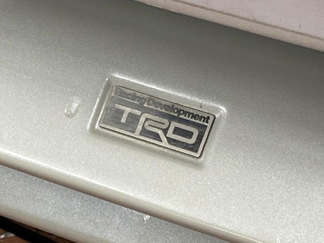 【TRDエアロ】人気のTRDエアロを装備！クルマの外観がよりスタイリッシュになり、街中で存在感あふれる1台に♪将来買い替える時にもリセールに影響しやすく、価値ある人気の装備です！