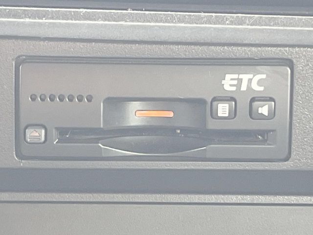 【ETC】高速道路の料金所をストレスなく通過！話題のスポットやサービスエリアに多い「スマートIC」利用時は必須のアイテムです。当店でセットアップを実施、ご納車当日からすぐにご利用いただけます！