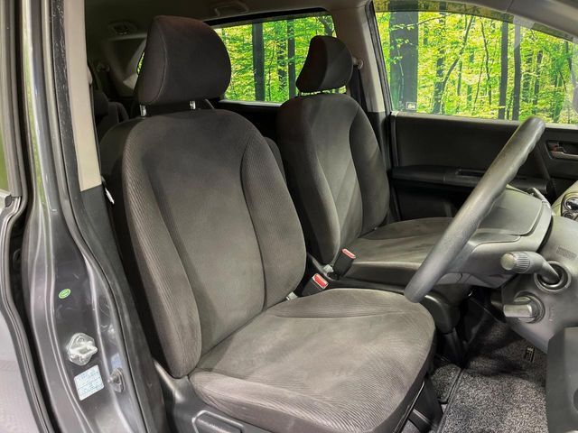 運転席シート廻りは使用感も少なく、良好な状態となっています。丁寧に使われていたことがよくわかりますね。