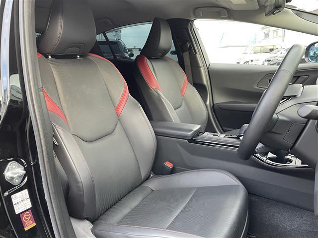 【運転席】座り心地が良いシートなので長時間の運転でも快適にお過ごしいただけます。新品のフロアマットのご注文も可能です。掲載箇所以外にご希望の写真がございましたらお気軽にお問い合わせ下さい。