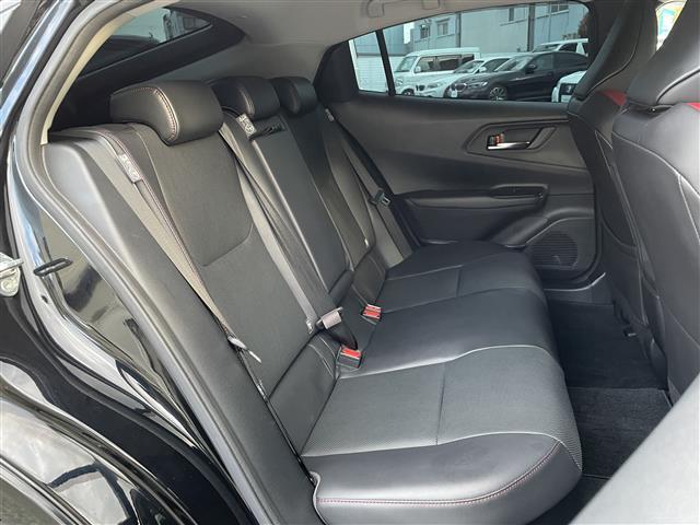 【後部座席】後席もゆったりドライブを楽しめます。ガリバーでご購入いただきましたら、内外装はプロこだわりのクリーニングで清潔なおクルマでご納車させていただきます！店舗での現車確認も承っています！