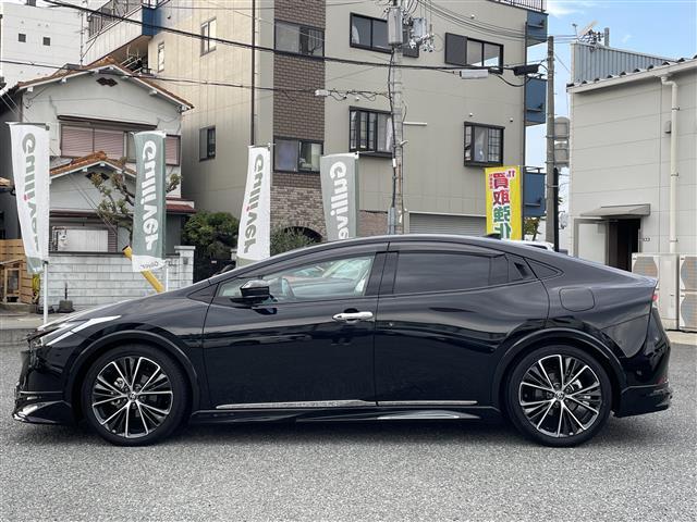 【左】当社基準による調査の結果、修復歴車と判断された車両は一部店舗を除き、販売を行なっておりません。万一、納車時に修復歴があった場合にはご契約の解除等に応じます。