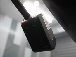 【ドライブレコーダー】万が一のときにしっかりと証拠を残しましょう！旅の思い出をドライブ映像としても残せます！　わずかなご負担で最新機種の装着も可能です。お気軽にお申し付けください。