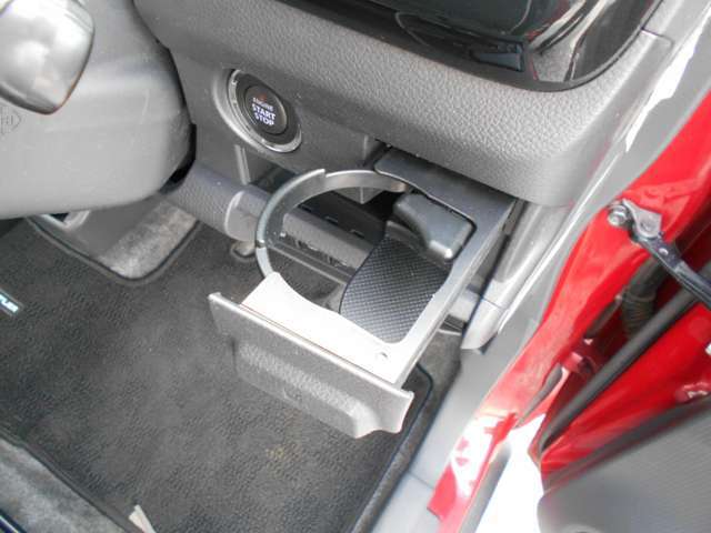 運転席ドリンクホルダー