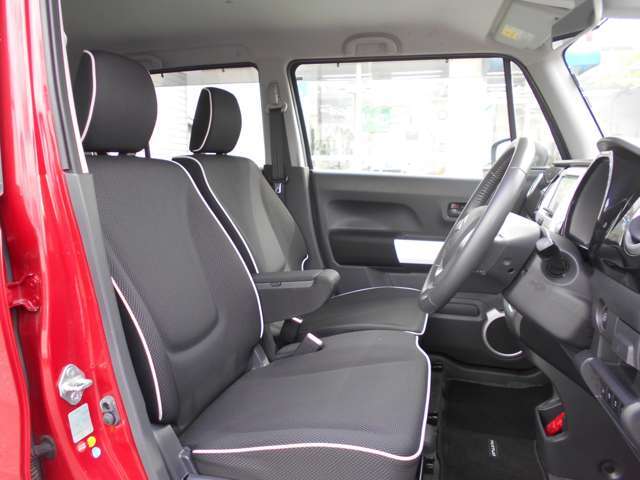 運転席＆助手席シートです。